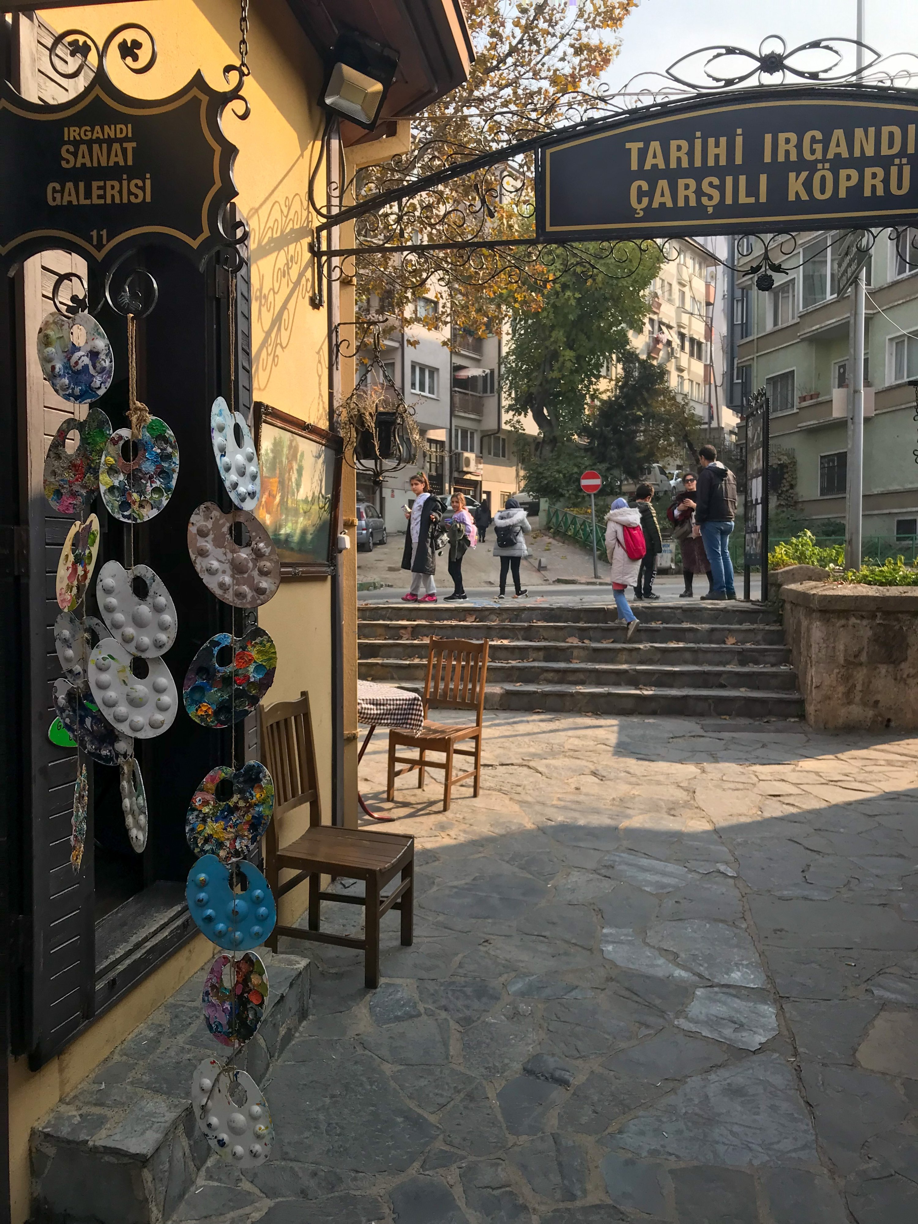 Souvenir shops on the Irgandı Bridge, in Bursa, Türkiye. (Photo by Özge Şengelen)