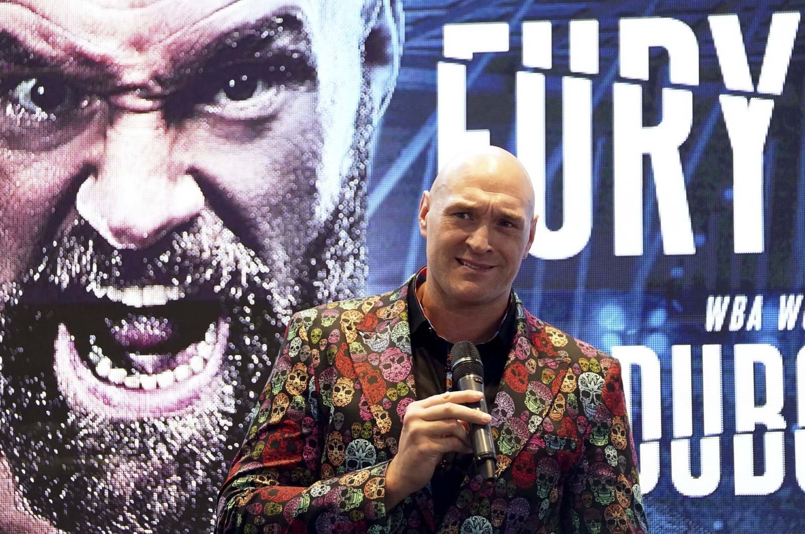 Britain&#039;s &quot;Gypsy King&quot; Tyson Fury attends a press conference at the Tottenham Hotspur Stadium, London, U.K., Oct. 20, 2022. (AP Photo)