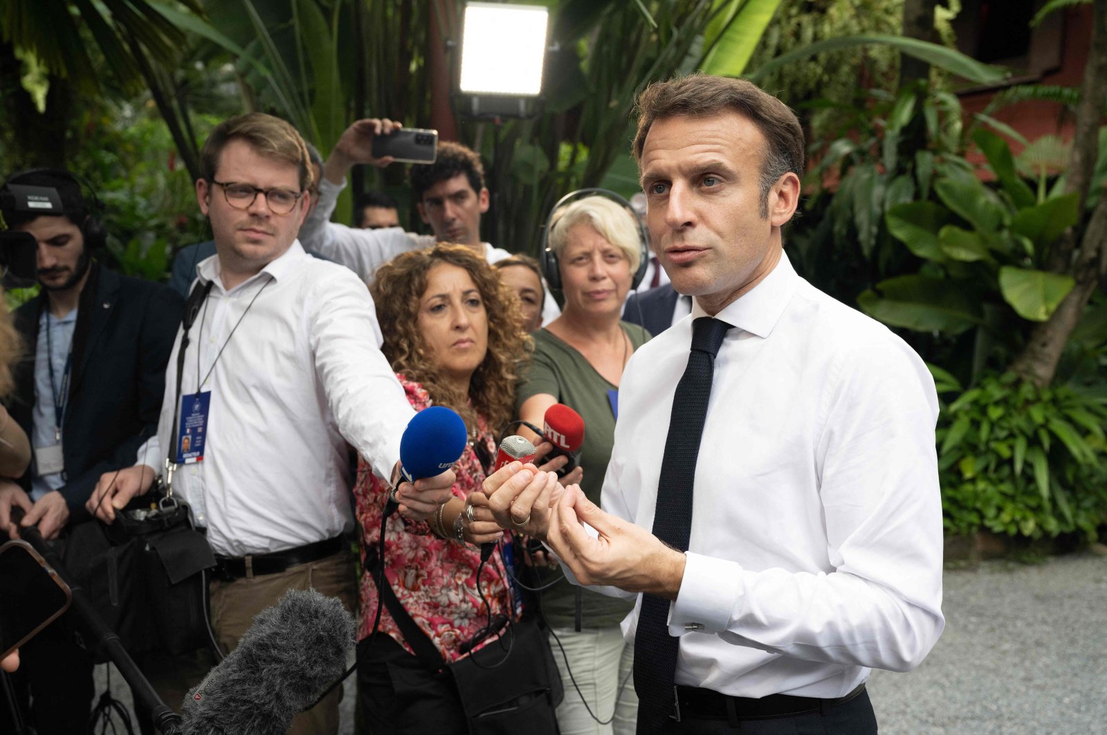 Macron Prancis mengkritik olahraga yang dipolitisasi menjelang Piala Dunia