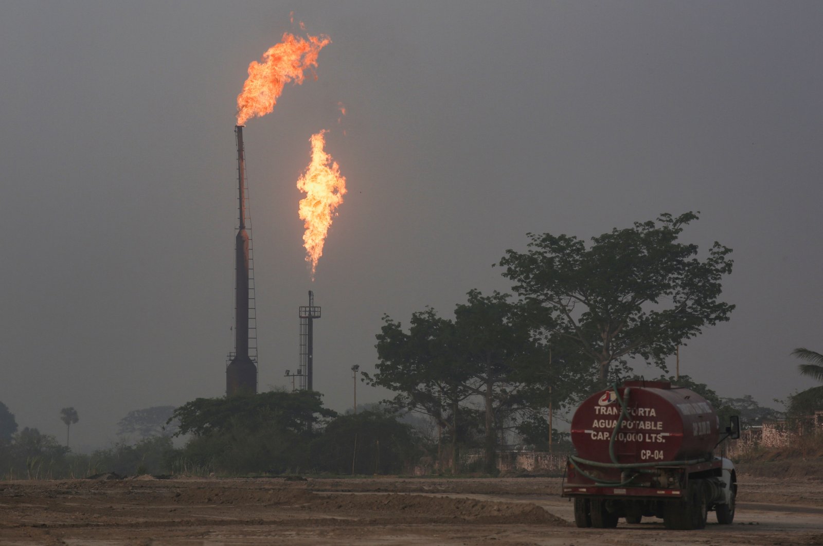 Gas is flared at Mexican state oil company Pemex Perdiz Plant, which is unable to process the vast volumes of gas sent from the Ixachi field, outside of Tierra Blanca, Mexico, May 4, 2022. (Reuters Photo)