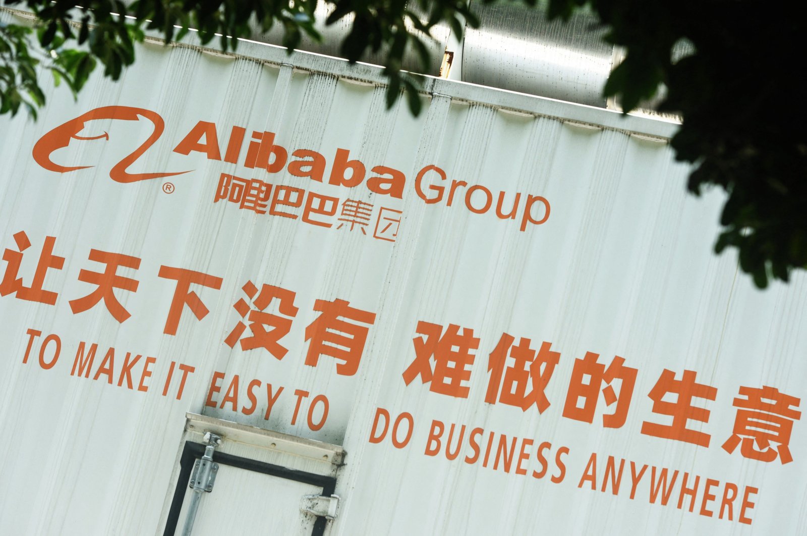 Alibaba melaporkan kerugian bersih sebesar ,9 miliar pada kuartal ketiga