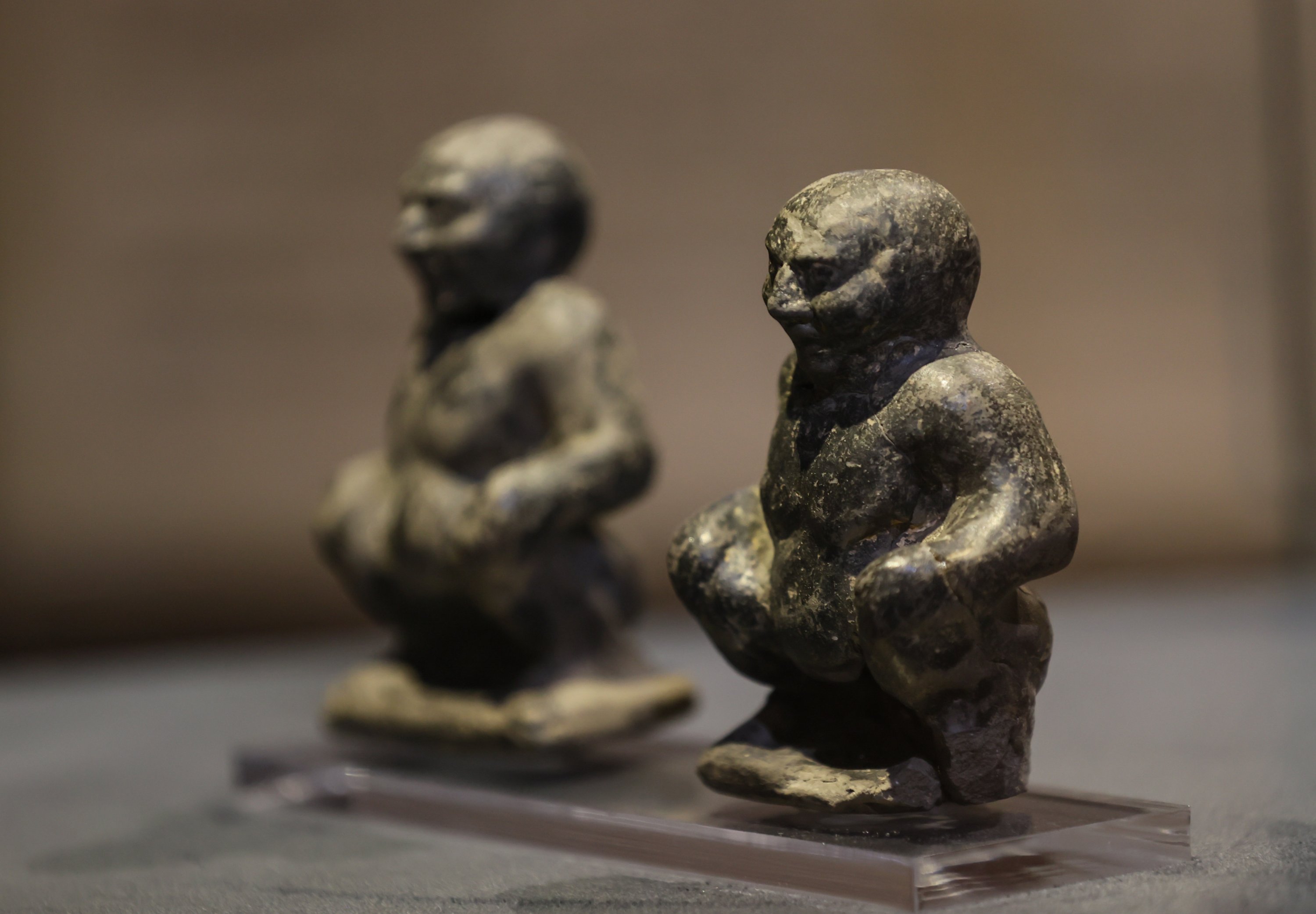 Archaic figurines of two bald men displayed for the first time at the Izmir Archeology Museum, Türkiye, Nov. 15, 2022. (AA Photo)