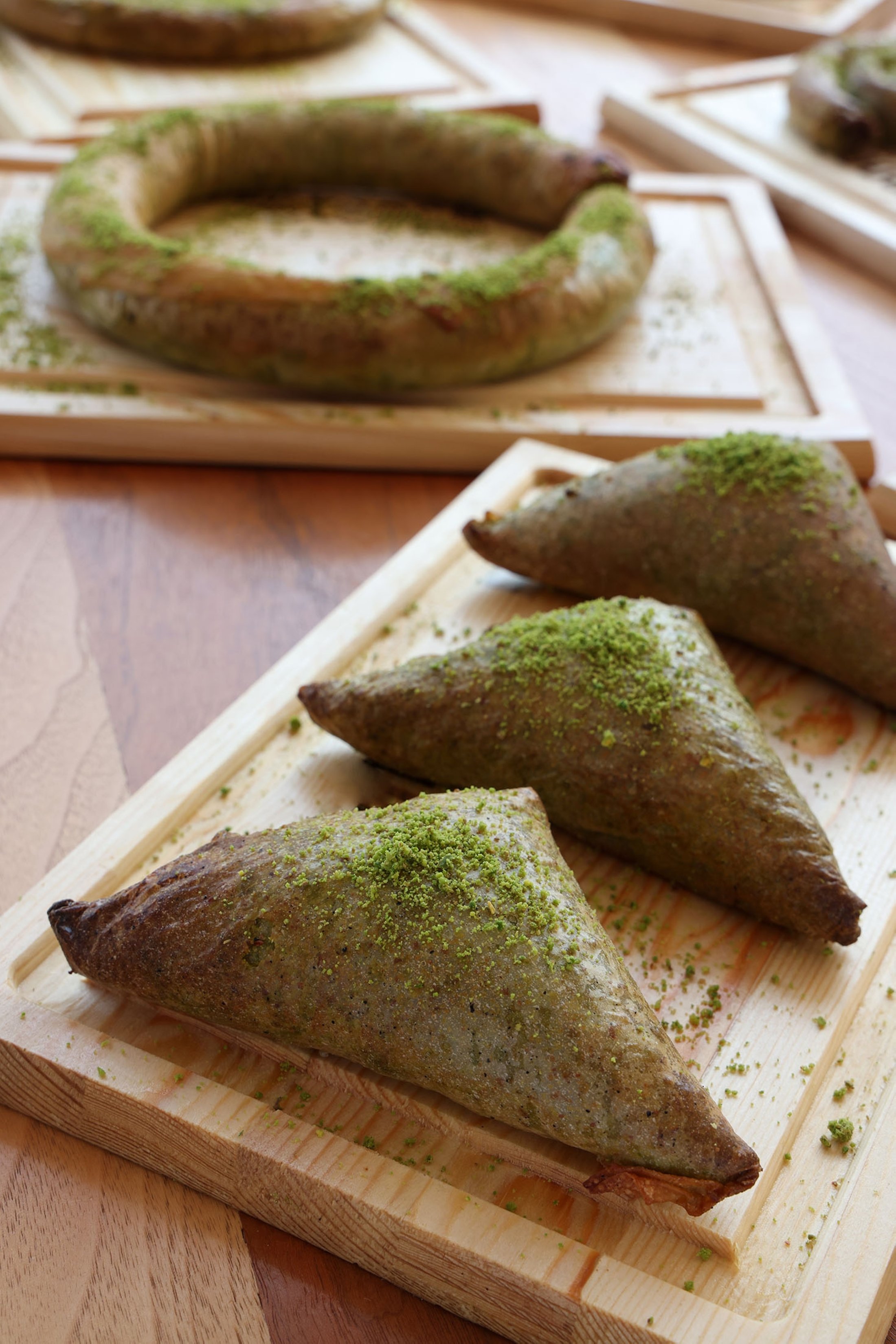 Katmer is a delicious dessert that oozes with syrup and the ground pistachios it is covered in. (Getty Images Photo)