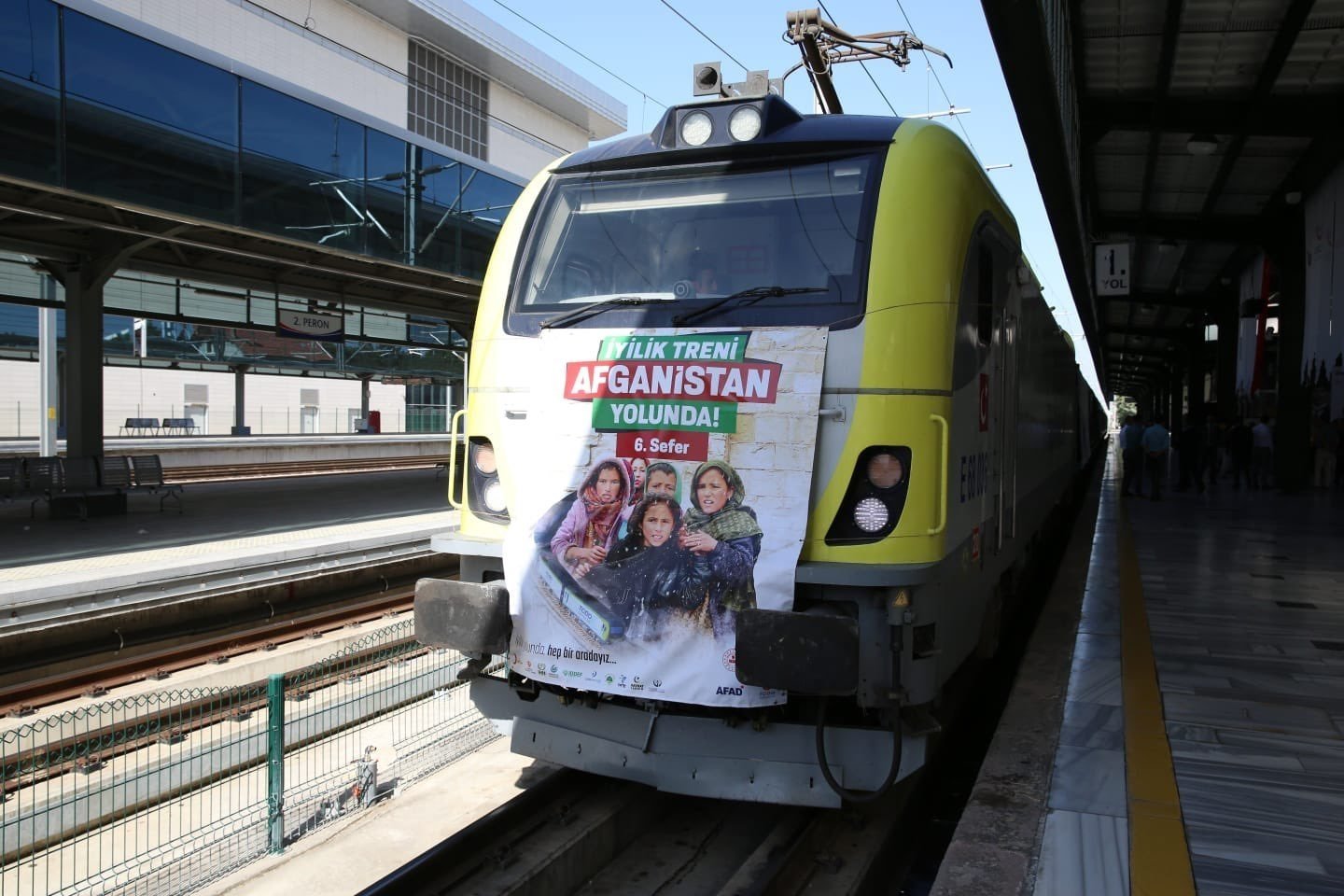 The sixth &quot;Kindness Train&quot; departs from Ankara, Türkiye, Aug. 24, 2022. (AA Photo)