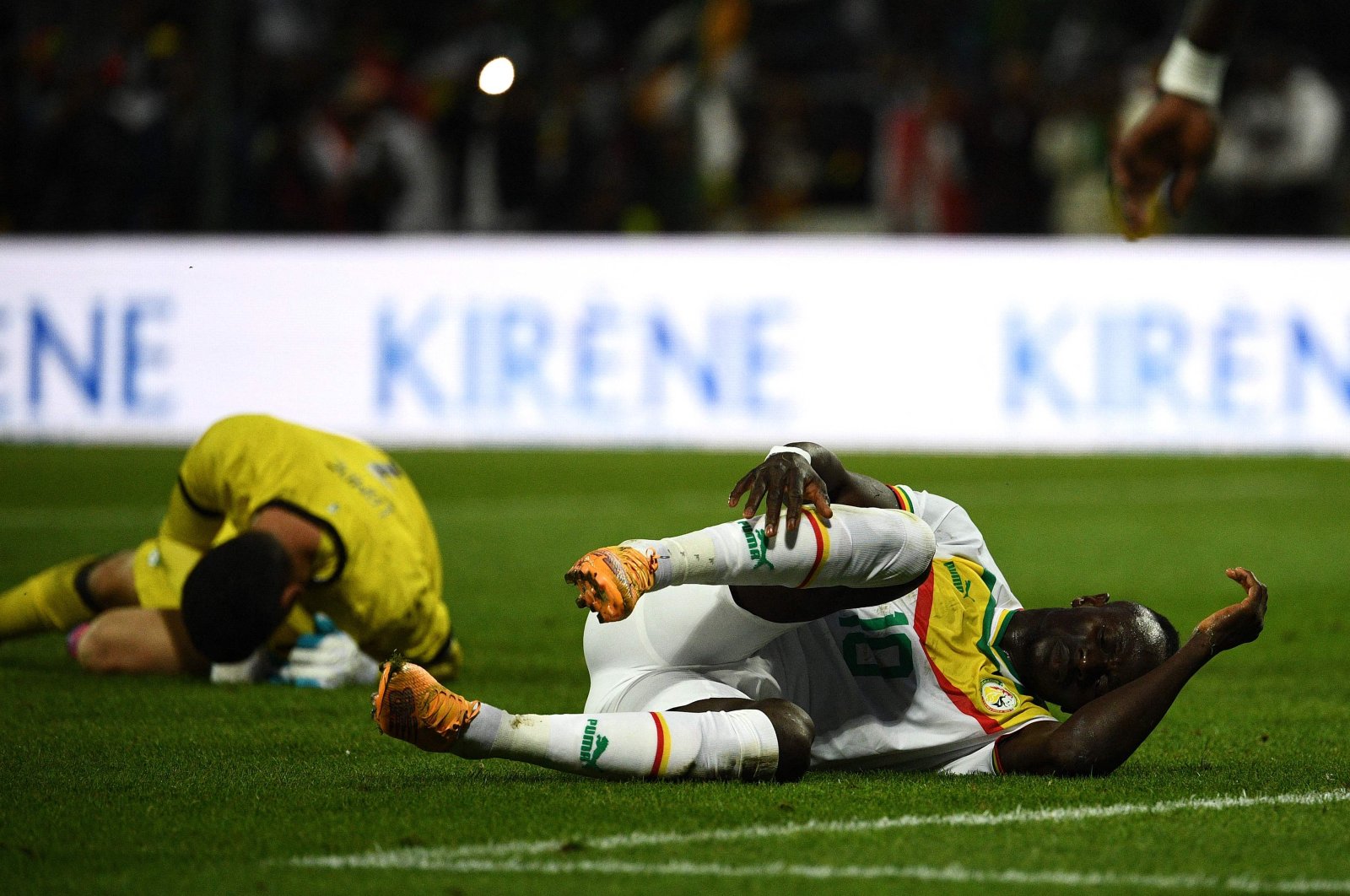 Senegal&#039;s forward Sadio Mane (R) reacts on the ground during the friendly football match between Bolivia and Senegal, Orleans, France, Sept. 24, 2022. (AFP Photo)