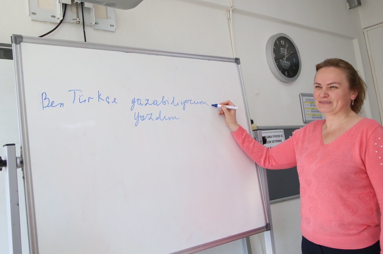 Kursus bahasa Turki menyatukan orang Rusia dan Ukraina di Antalya