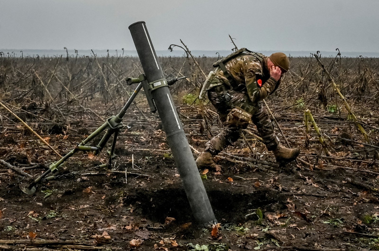 A Ukrainian officer fires a mortar on a front line, as Russia&#039;s attack on Ukraine continues, in the Zaporizhzhia region, Ukraine, Nov. 16, 2022.  (Reuters Photo)