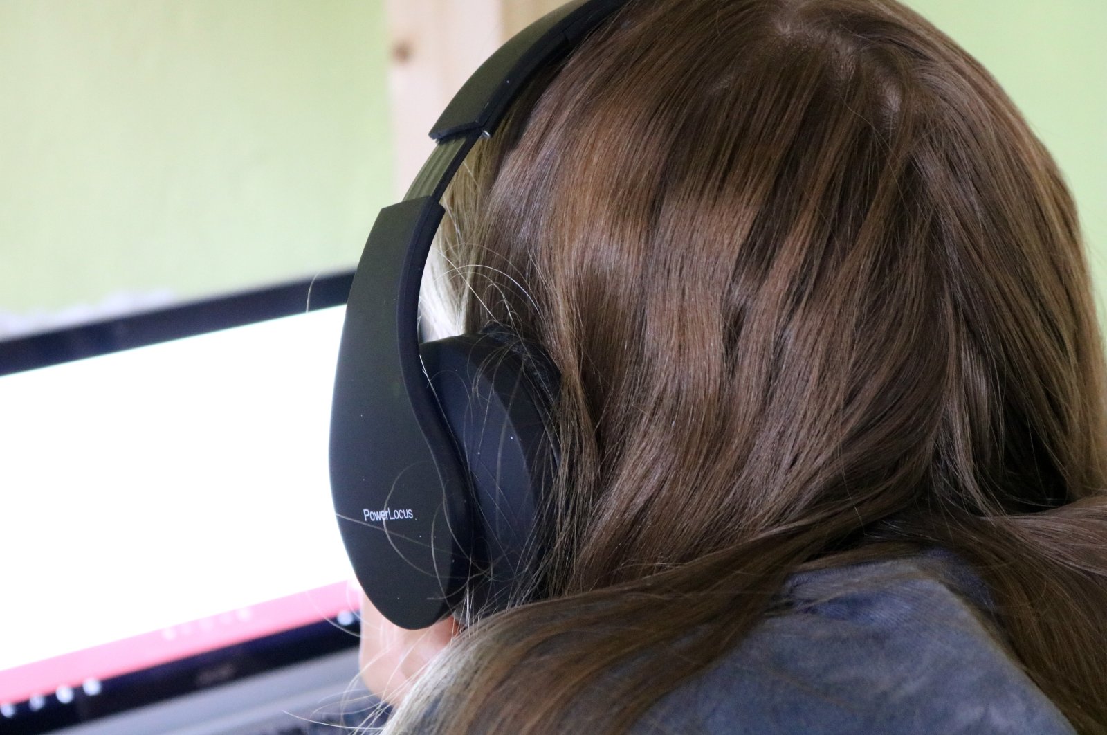 As many as 1 billion young people may be at risk of hearing loss from being exposed to loud noises when listening to music on devices and in other settings, researchers say. (dpa Photo)