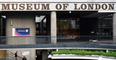 Two men walk past the entrabce of the Museum of London, London, U.K., Nov. 8 2022. (AFP Photo)