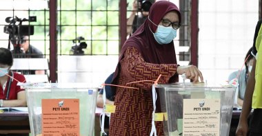 A woman casts her ballot at a polling station during the 15th general election, Bera, Malaysia, Nov. 19, 2022. (AFP Photo)