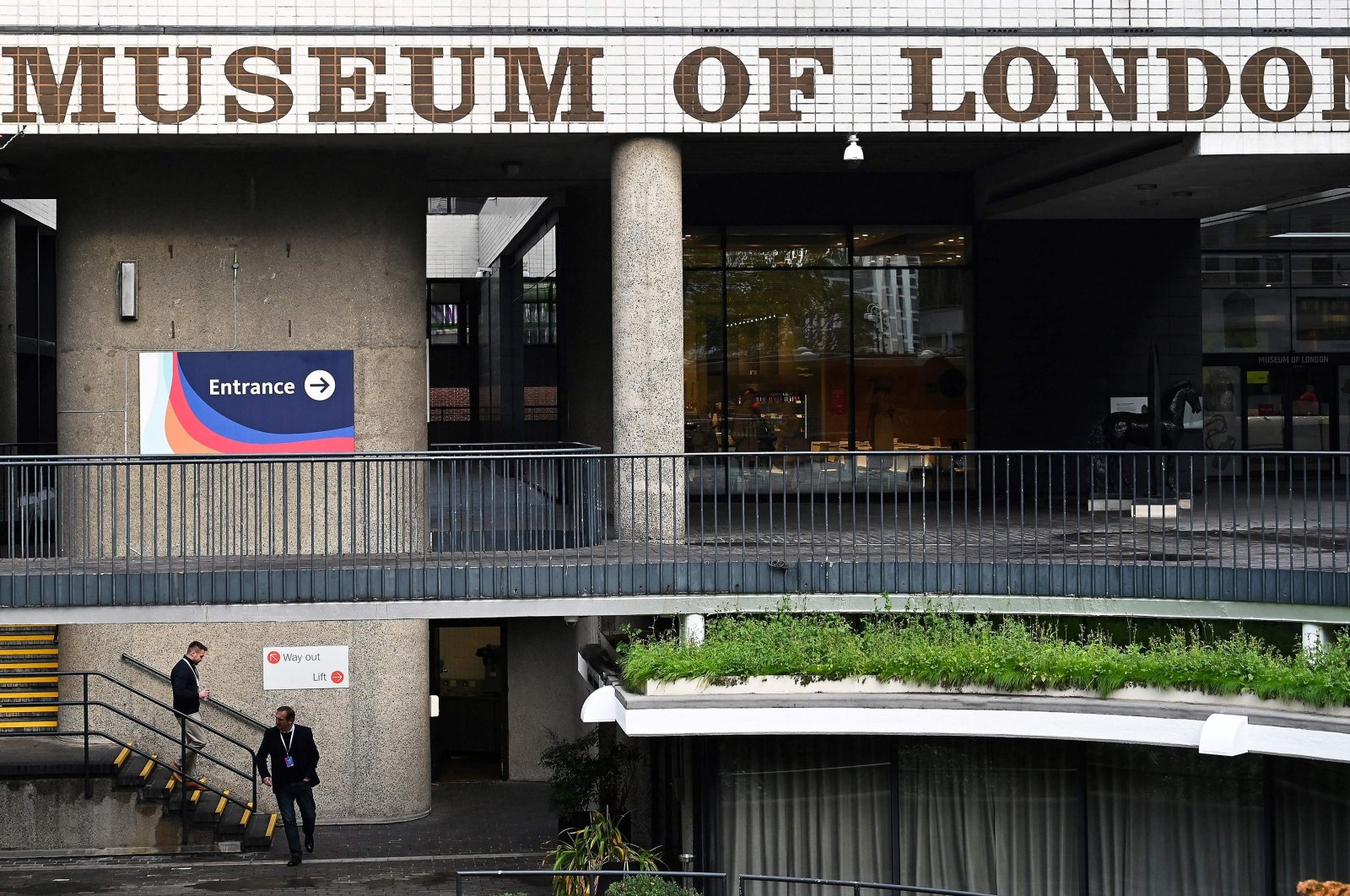 Two men walk past the entrabce of the Museum of London, London, U.K., Nov. 8 2022. (AFP Photo)