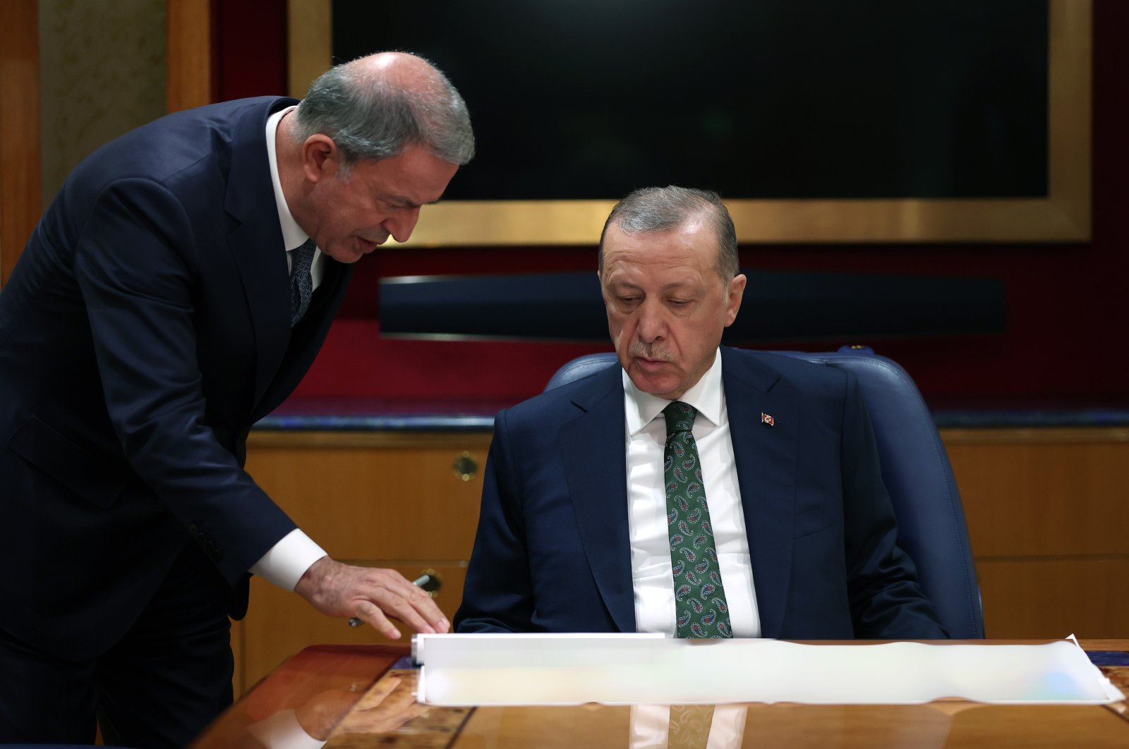 Defense Minister Hulusi Akar briefs President Recep Tayyip Erdoğan about the operation, Nov. 20, 2022. (AA Photo)