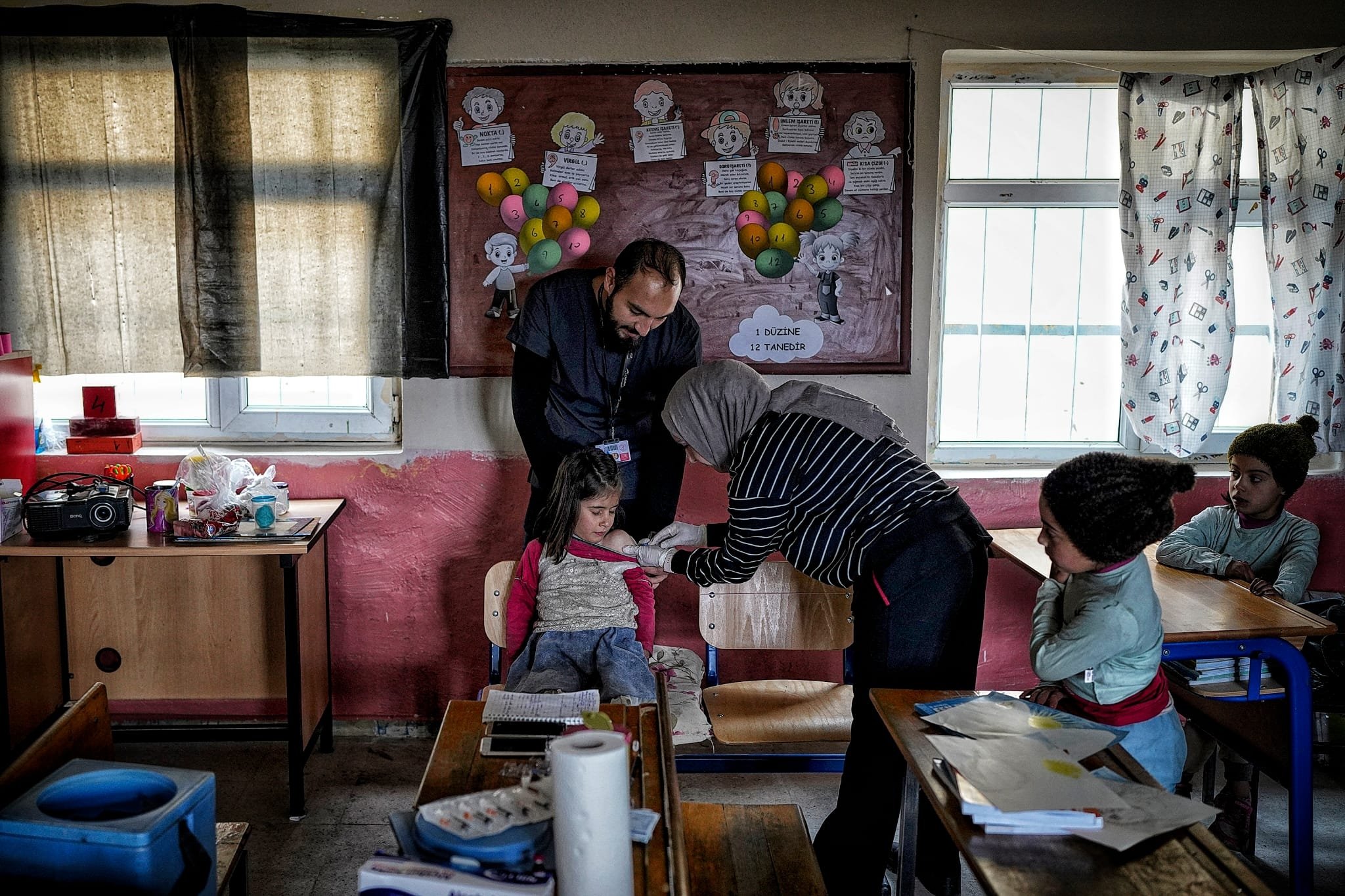 Health care workers vaccinate a girl at a village school, in Bitlis, eastern Türkiye, Nov. 20, 2022. (Photo by Uğur Yıldrım)