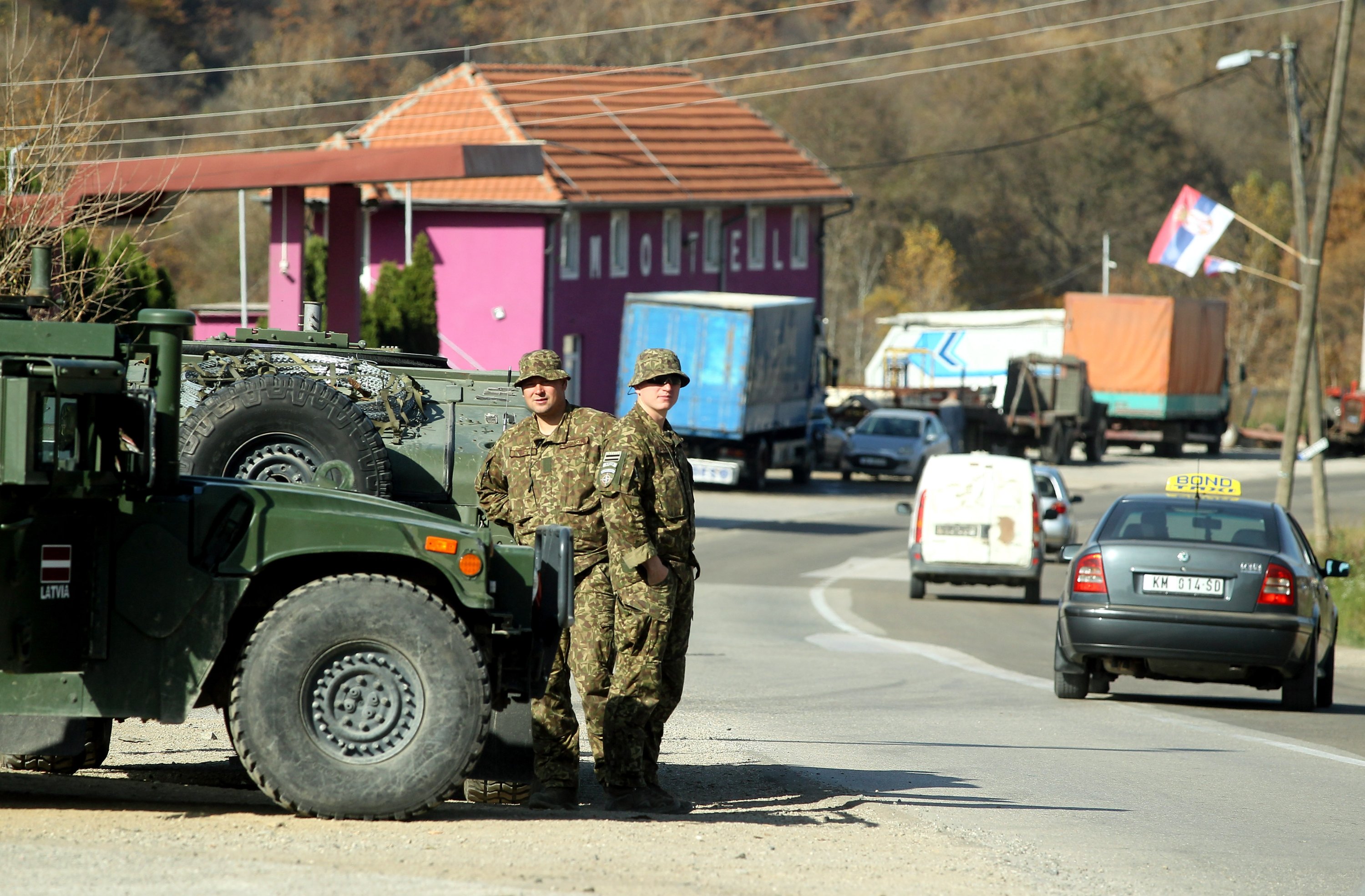 Сербия границы открыты. KFOR В Югославии. KFOR В Косово. Армия Косово. Сербская армия 2022.