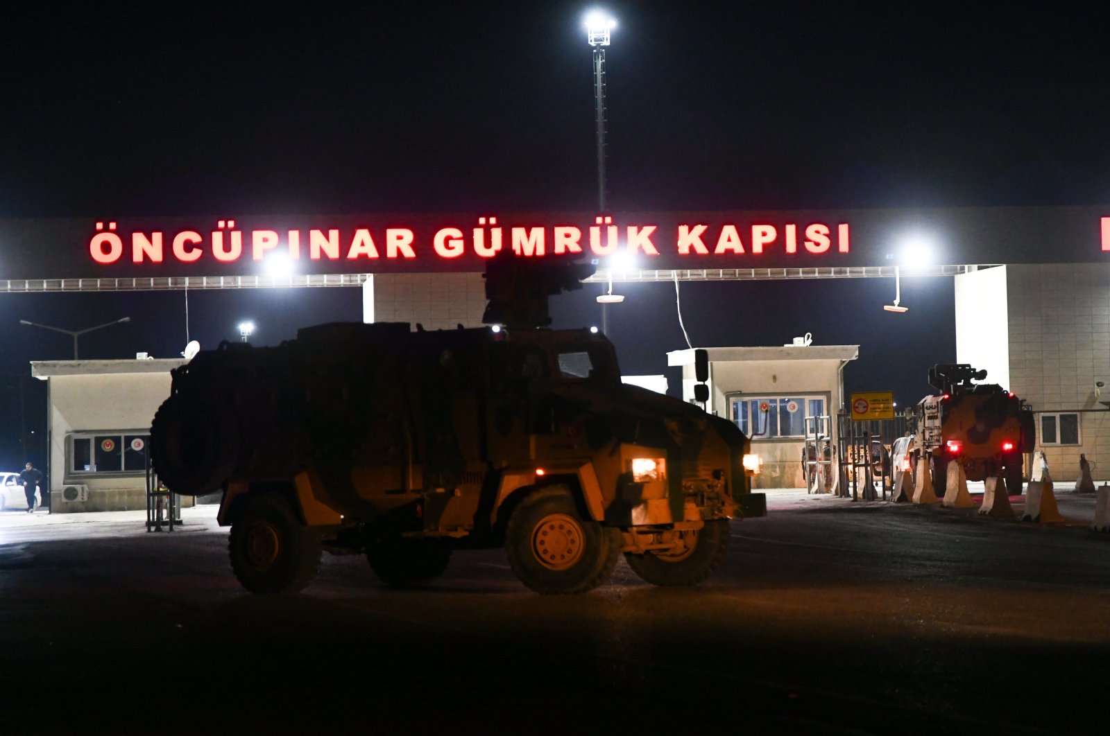 Ambulances and security forces are dispatched to Türkiye&#039;s southeastern Kilis border gate into northern Syria following a rocket attack on Nov. 20, 2022. (AA Photo)