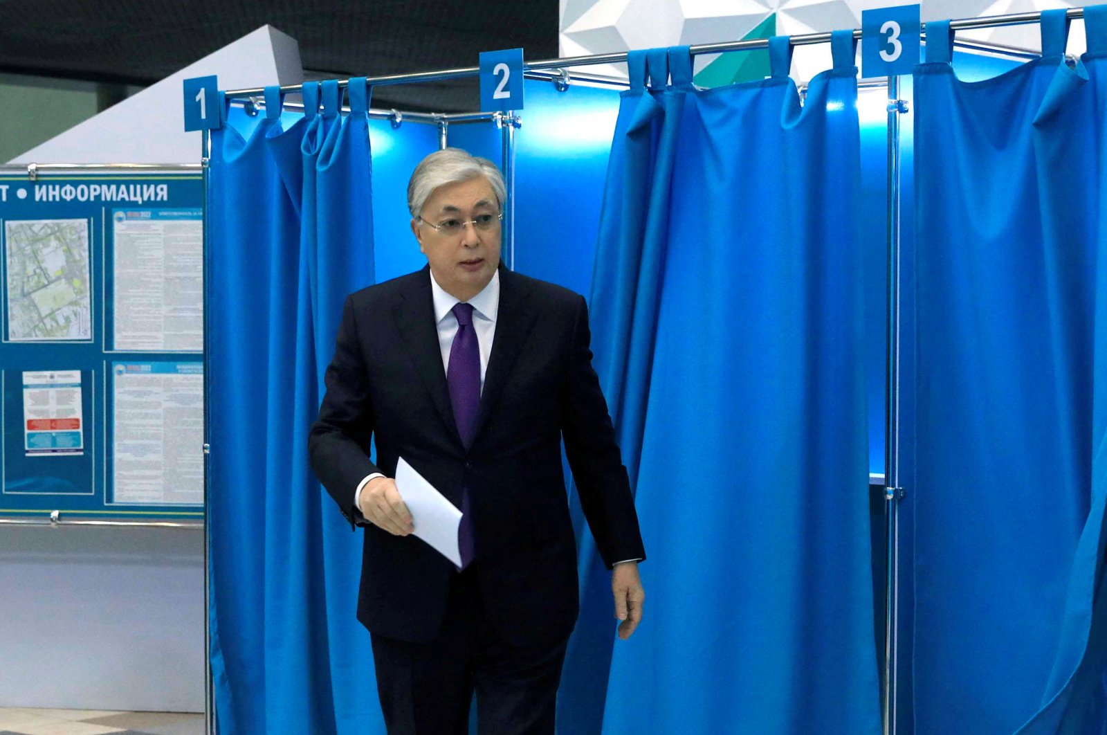 Kazakhstan&#039;s President Kassym-Jomart Tokayev walks out of a voting booth, Astana, Kazakhstan, Nov. 20, 2022. (Reuters Photo)