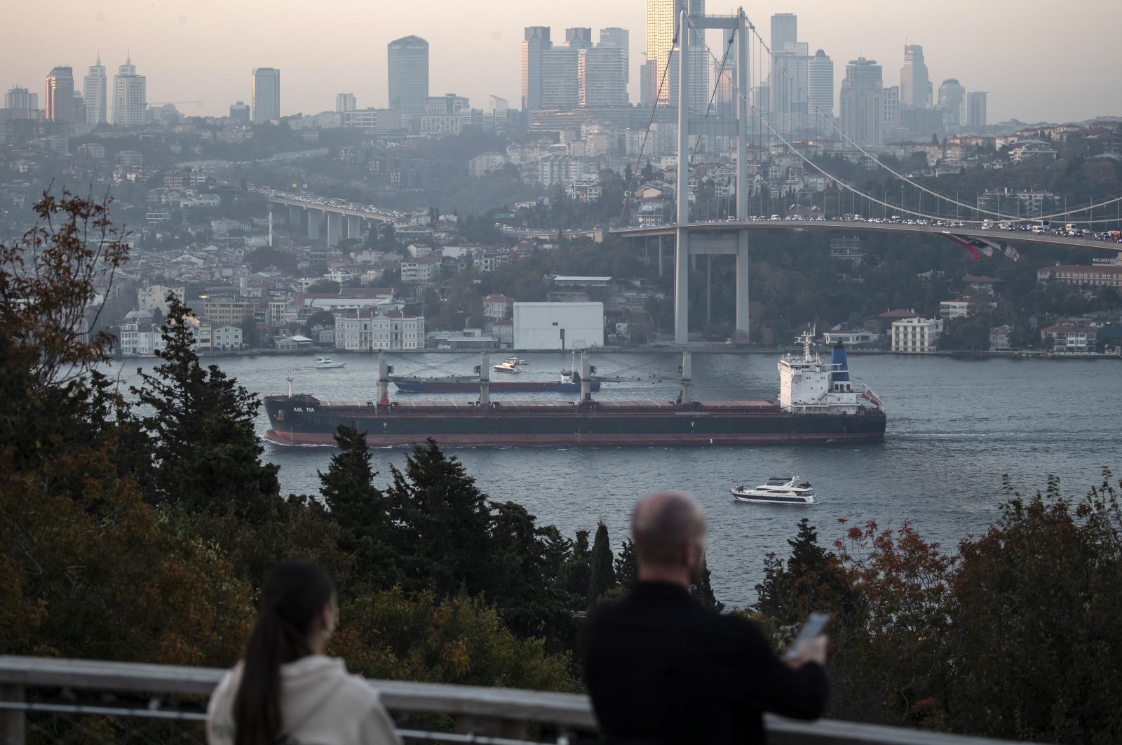 Cargo ship Asl Tia, carrying Ukranian grain, sails through the Bosporus Strait, in Istanbul, Türkiye, Nov., 2, 2022. (EPA Photo)