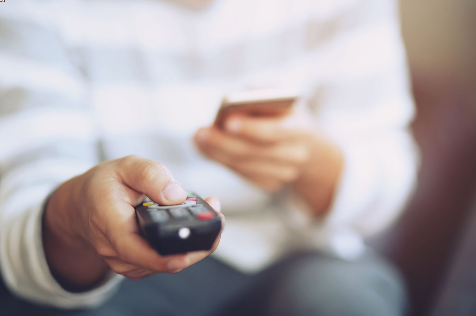Kaum muda menghabiskan tiga kali lipat waktu online daripada menonton TV: Penelitian