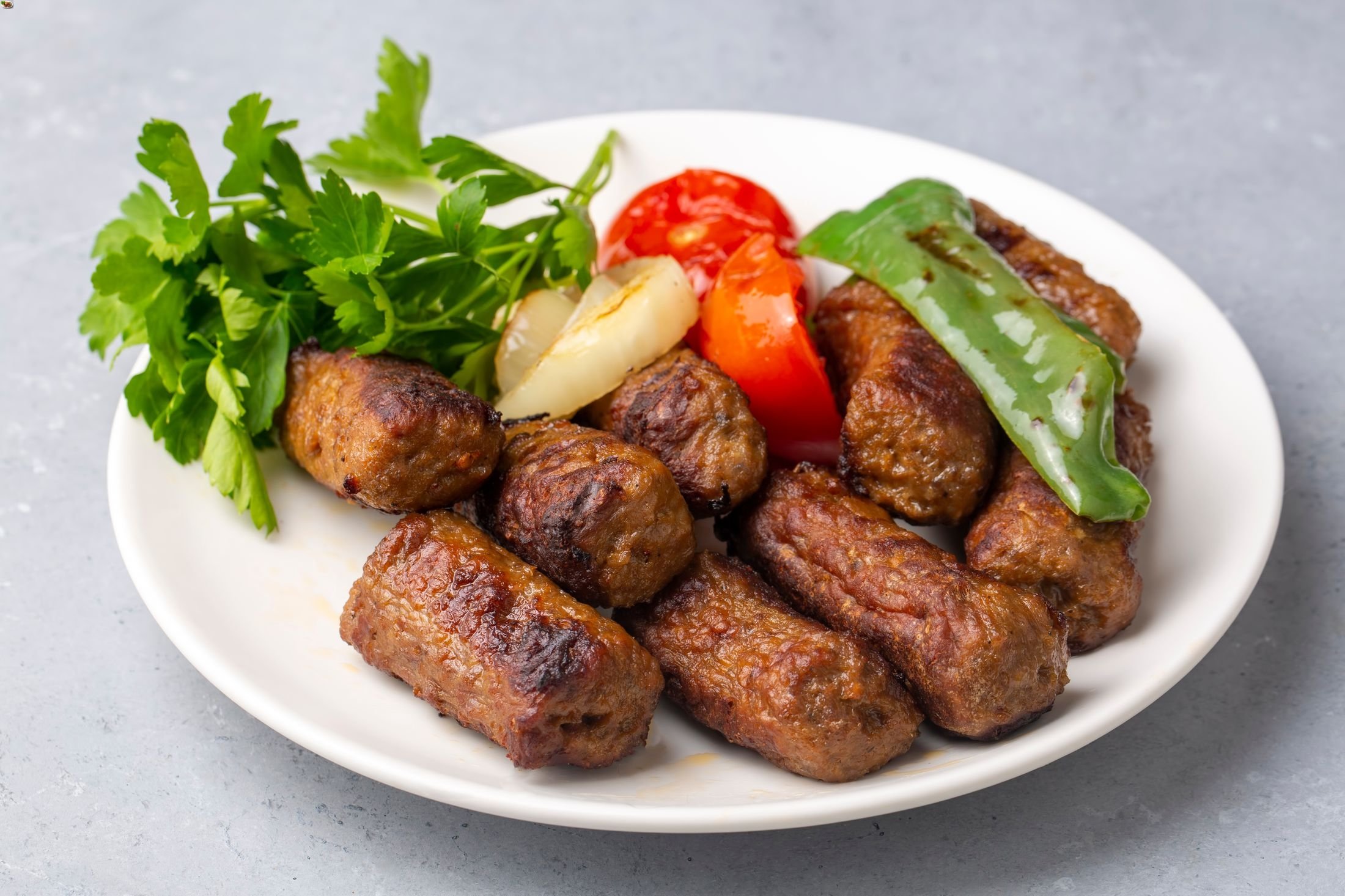 Inegöl meatballs are a must-try in Bursa, Türkiye. (Shutterstock Photo)