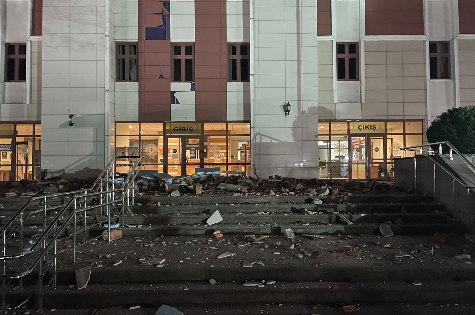 Gempa 6,0 mengguncang Düzce Türkiye, menakuti seluruh wilayah