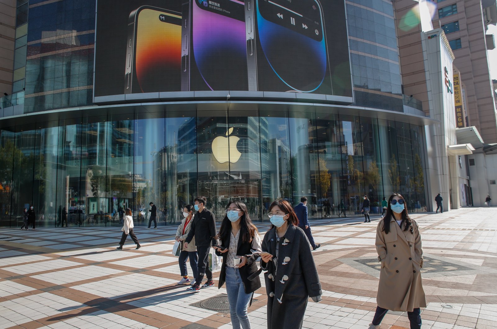 Protes meletus di pabrik iPhone terbesar di China