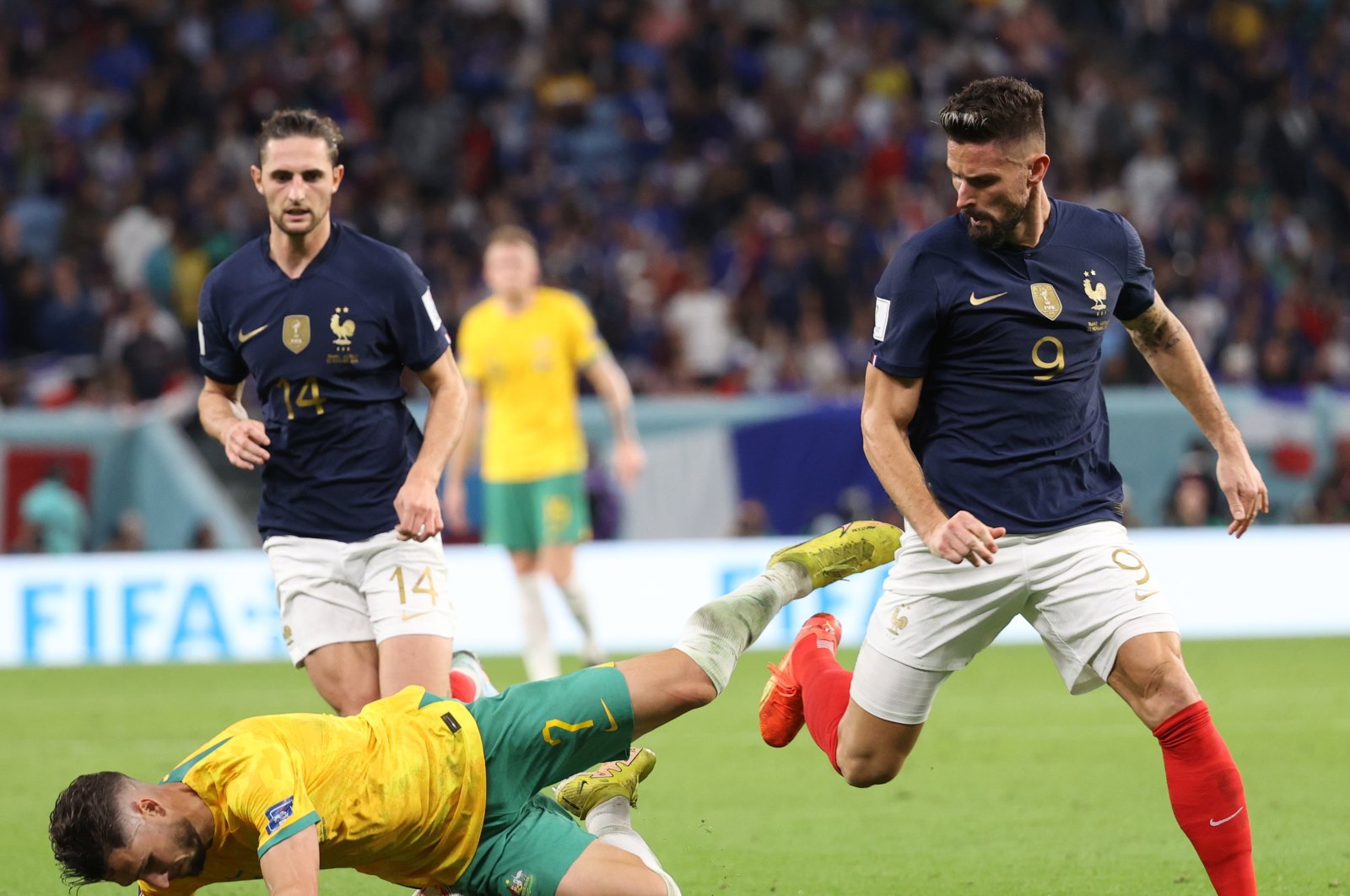 Olivier Giroud (R) of France in action against Mathew Leckie of Australia during the FIFA World Cup 2022 Group D soccer match between France and Australia at Al Janoub Stadium in Al Wakrah, Qatar, Nov. 22, 2022. (EPA Photo)
