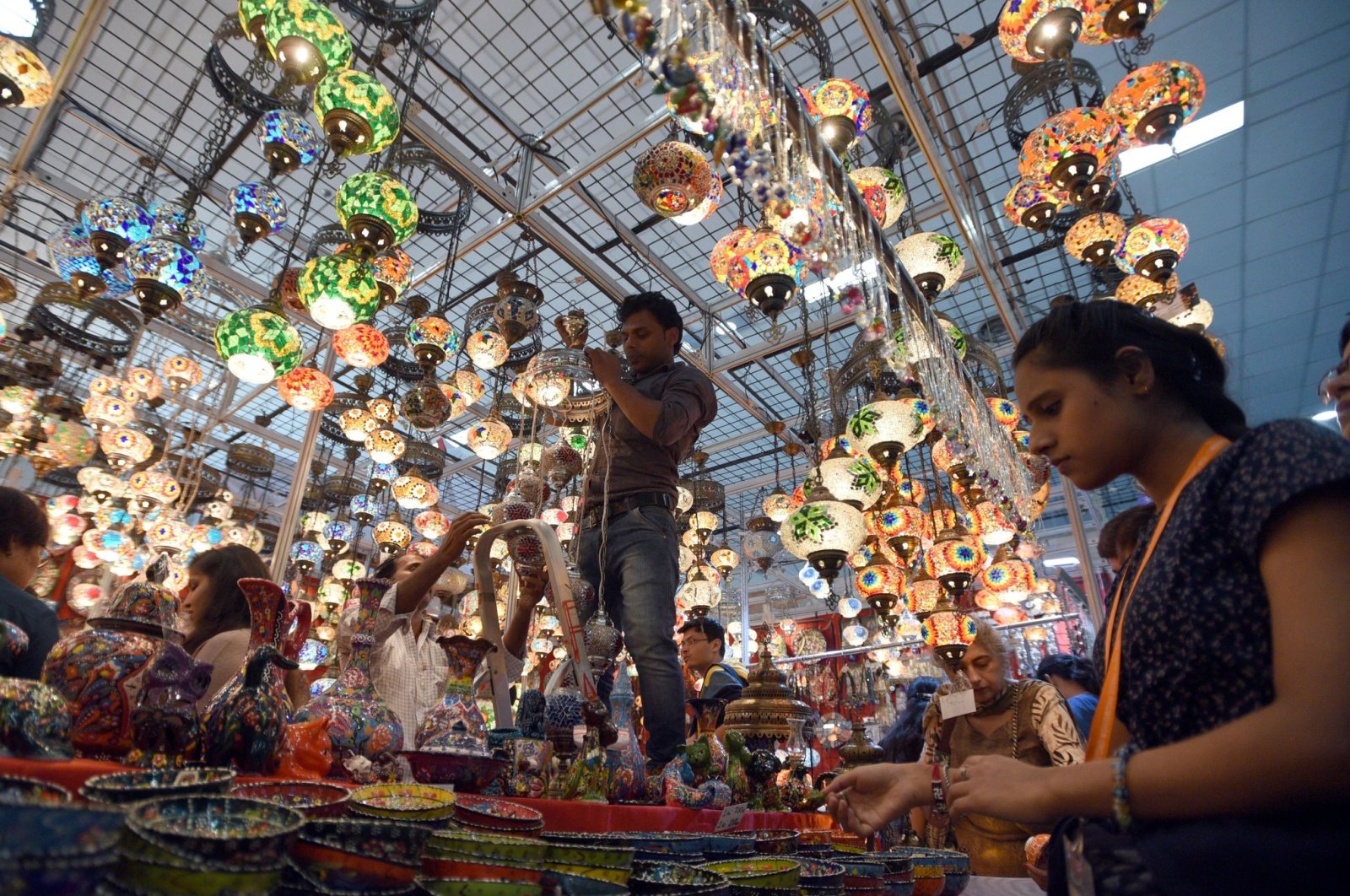 Visitors look at traditional Turkish lights during the 38th India International Trade Fair at Pragati Maidan, in New Delhi, India, Nov. 20, 2018. (Getty Images Photo)