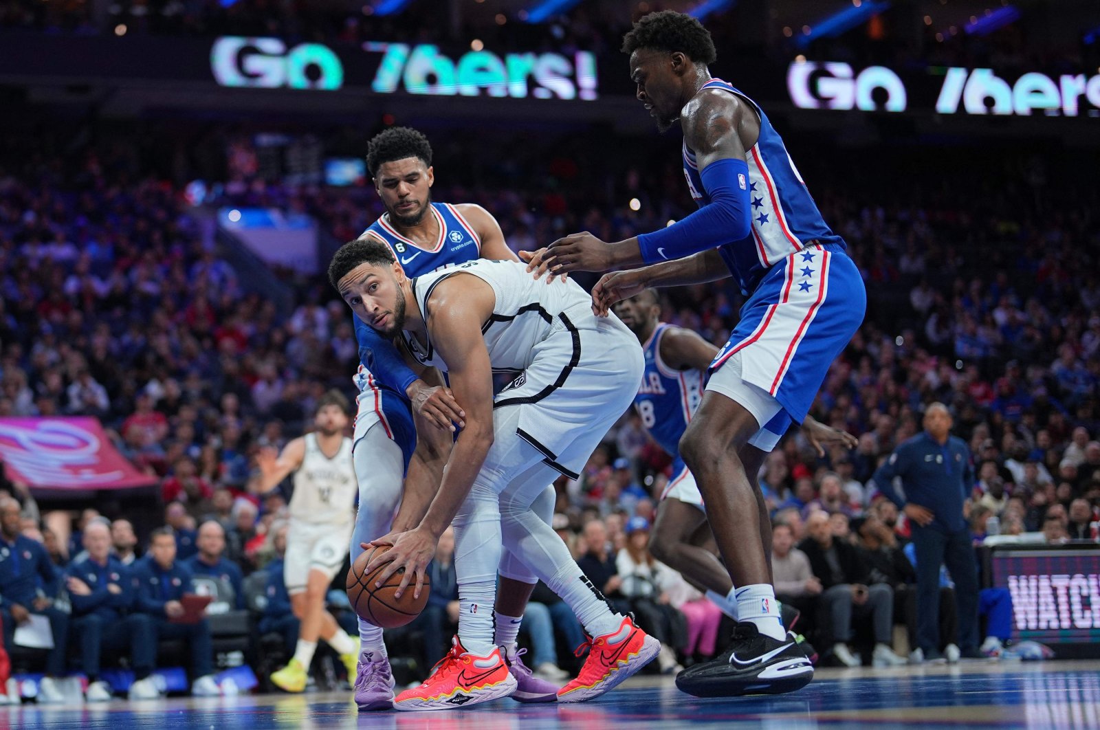 Brooklyn Nets&#039; Ben Simmons controls the ball against the Philadelphia 76ers&#039; Tobias Harris and Paul Reed in the fourth quarter of the game at the Wells Fargo Center, Philadelphia, Pennsylvania, Nov. 22, 2022. (AFP Photo)