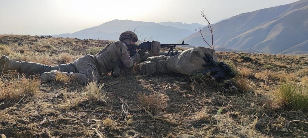 A Turkish soldier is seen during an Eren Blockade Operation in Bitlis, eastern Türkiye, Nov. 5, 2022. (AA Photo)