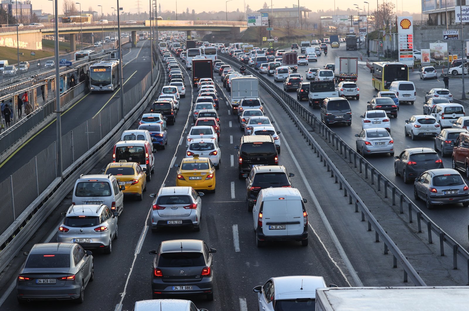 Türkiye merevisi ambang batas pajak untuk membantu memangkas harga mobil, mendorong penjualan