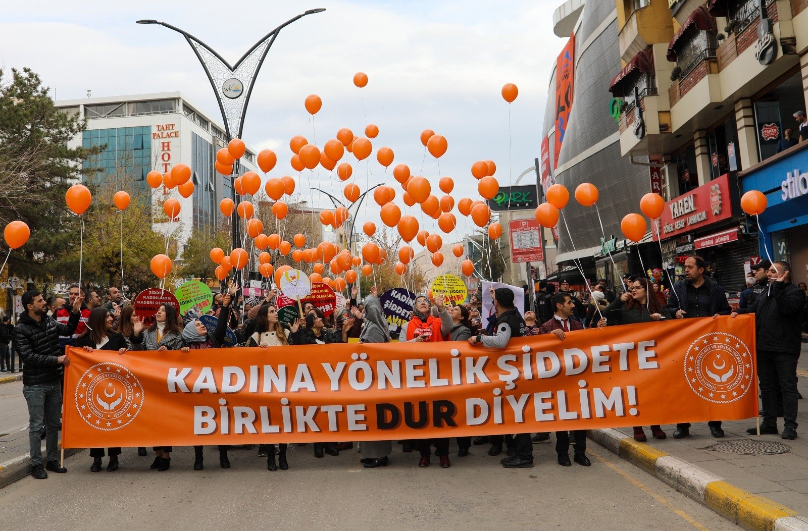 Women carry a banner with a slogan against violence targeting women and release orange balloons symbolizing the day, in Van, eastern Türkiye, Nov. 25, 2022. (İHA Photo) 