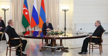 Russian President Vladimir Putin (C), Armenian Prime Minister Nikol Pashinyan (R) and Azerbaijani President Ilham Aliyev hold talks in the Black Sea resort city of Sochi, Russia, Oct. 31, 2022. (AFP Photo)
