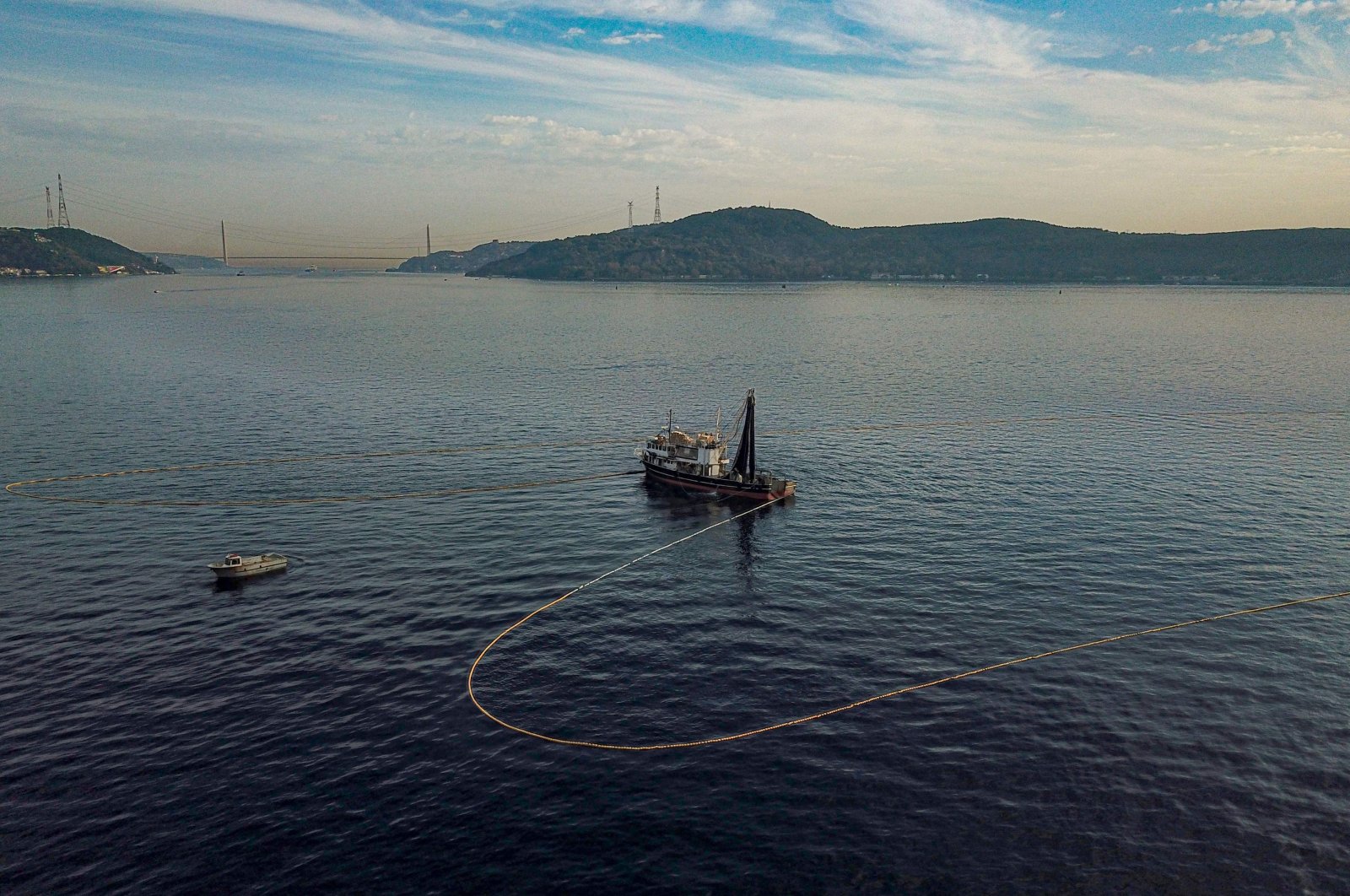 A fishing boat lays its nets in the Marmara Sea off the coast of Istanbul, Türkiye, Nov. 6, 2022. (AFP Photo)
