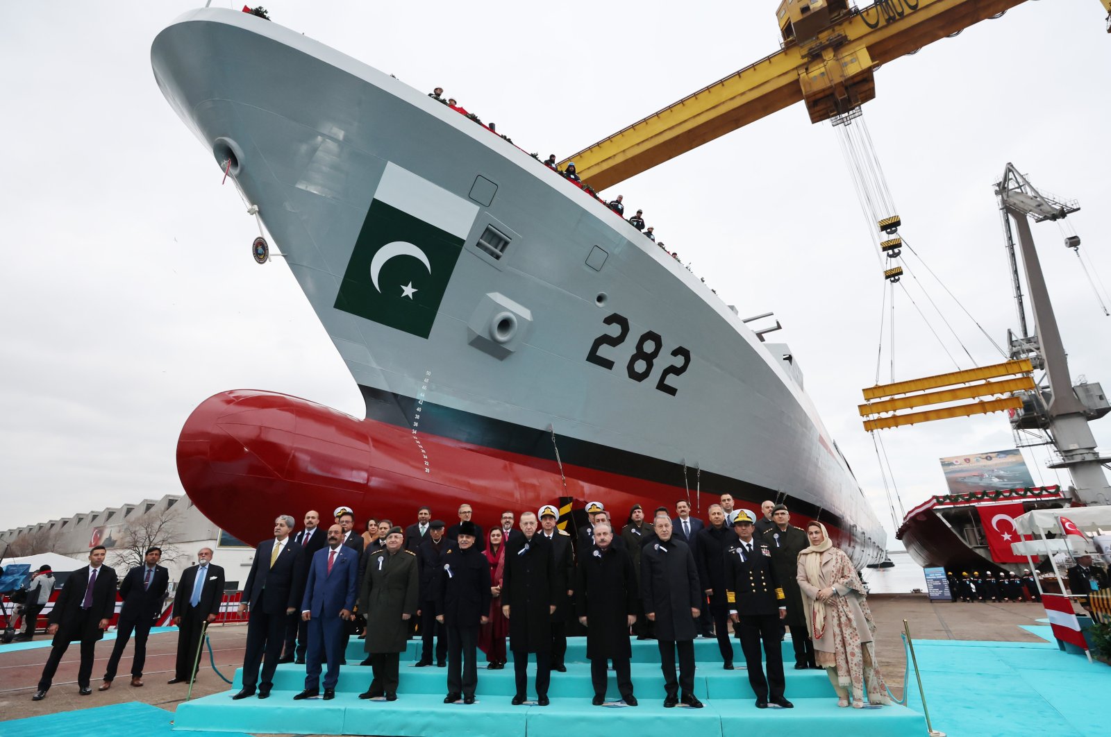 President Recep Tayyip Erdoğan (C), Pakistani Prime Minister Shahbaz Sharif (4th from L) and other officials are seen during the launching ceremony for PNS Kaibar, the third of the four MILGEM corvettes built by Türkiye for Pakistan, in Istanbul, Türkiye, Nov. 25, 2022. (AA Photo)