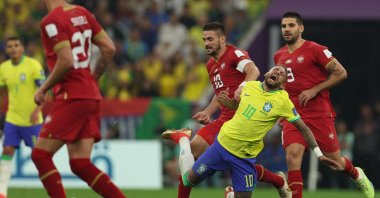 Brazil&#039;s forward Neymar (2nd R) is tackled by Serbia&#039;s forward Dusan Tadic (3rd R) during the Qatar 2022 World Cup Group G football match between Brazil and Serbia at the Lusail Stadium, Lusail, Doha, Nov. 24, 2022. (AFP Photo)