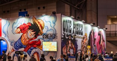 Crowd of people queuing along the area dedicated to the manga "One Piece," Chiba, Japan, Dec. 22, 2018. (Shutterstock Photo)