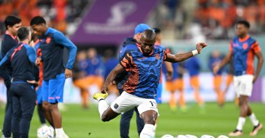 Ecuador's forward Enner Valencia warms up before the Qatar 2022 World Cup Group A football match between the Netherlands and Ecuador at the Khalifa International Stadium, Doha, Qatar, Nov. 25, 2022. (AFP Photo)