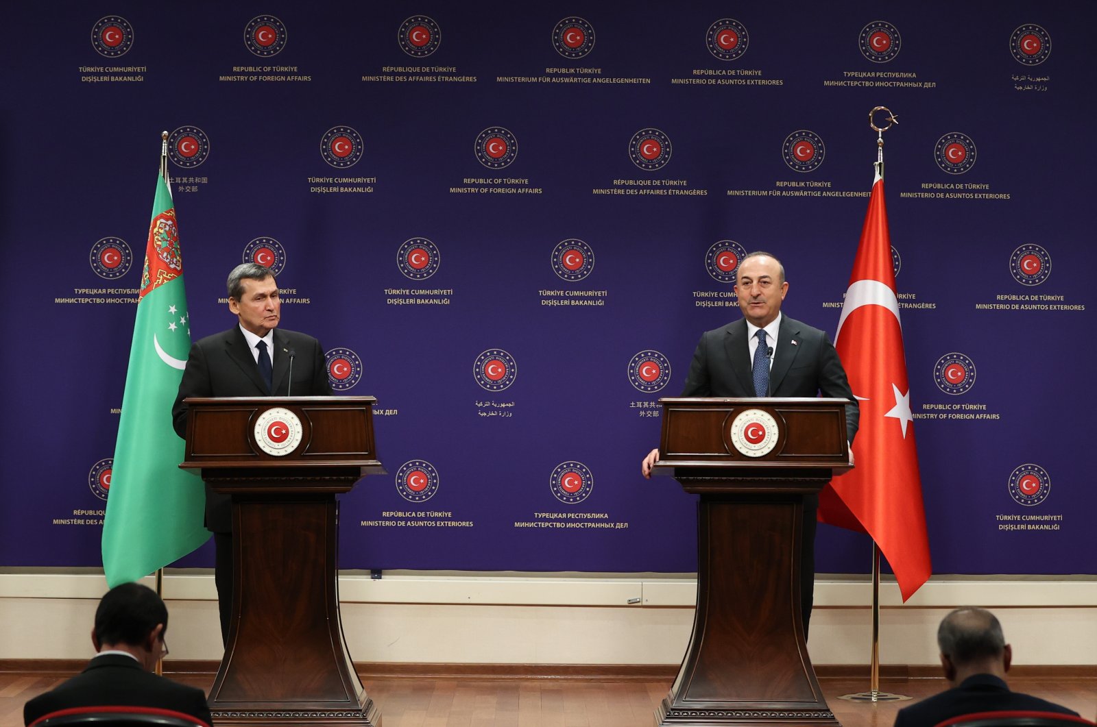 Turkish Foreign Minister Mevlüt Çavuşoğlu (R) and his Turkmen counterpart  Rashid Meredov speak at the press conference after their meeting in Ankara, Türkiye, Nov. 28, 2022. (AA Photo)