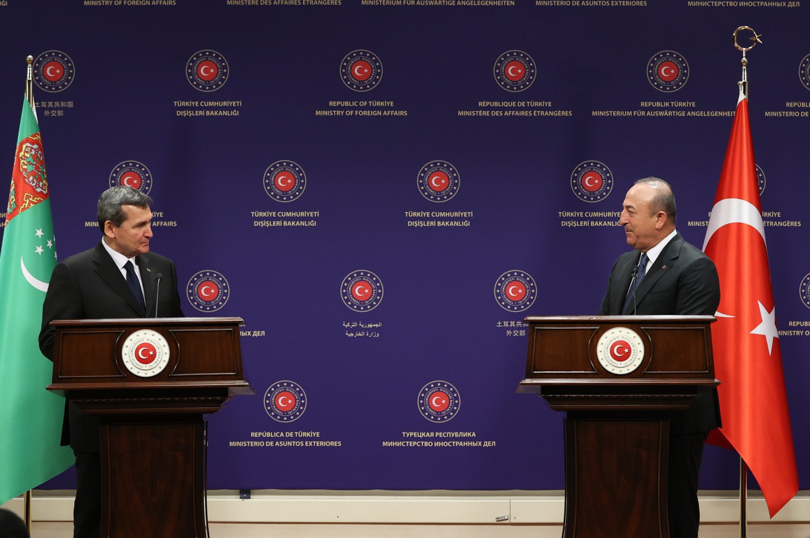 Turkish Foreign Minister Mevlüt Çavuşoğlu (R) holds a press conference with his Turkmen counterpart Raşit Meredow (L) in Ankara on Nov. 28, 2022. (AA Photo)