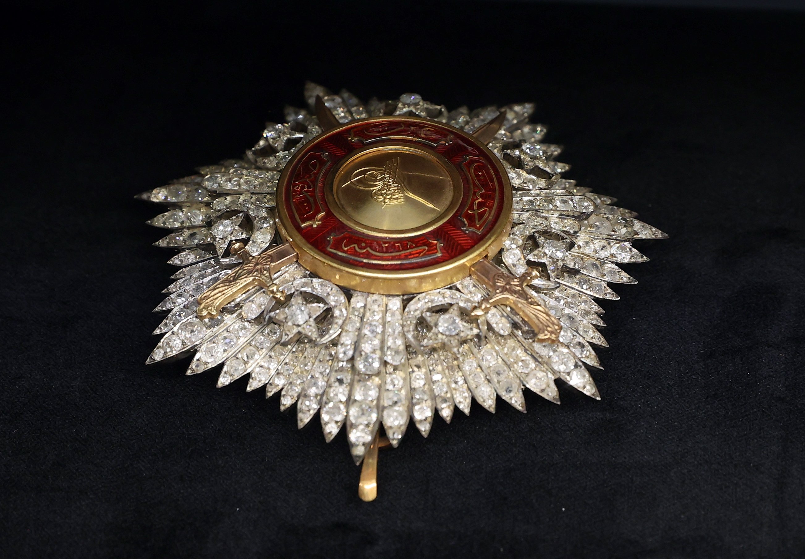 Medali Medjidie Order yang dikeluarkan pada masa pemerintahan Sultan Abdülmecid dipajang di 