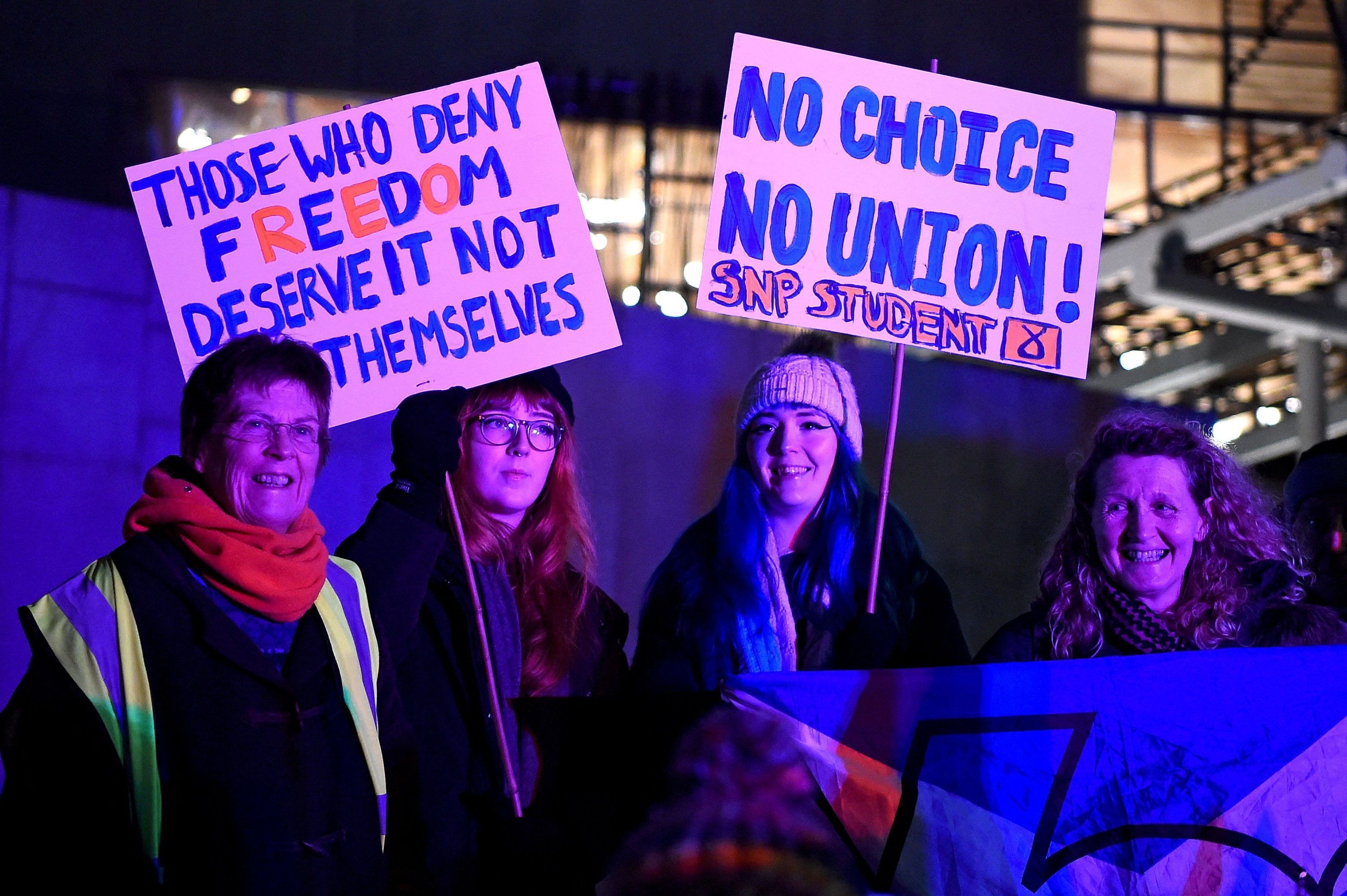 Demonstrators hold placards as they attend a pro-Scottish independence rally outside parliament in Edinburgh after the UK Supreme Court rejected Scottish independence vote plans, Edinburgh, Scotland, Nov. 23, 2022. (AFP Photo)