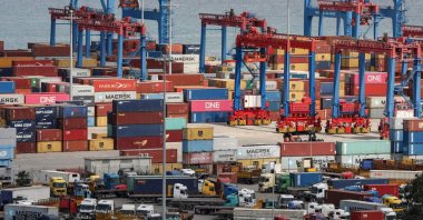 Shipping containers are seen stacked at Beirut's port during a countrywide lockdown to prevent the spread of the coronavirus in Beirut, Lebanon, April 8, 2020. (Reuters Photo)