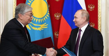 Russian President Vladimir Putin (R) shakes hands with his Kazakh counterpart Kassym-Jomart Tokayev (L) after a signing ceremony in the Kremlin in Moscow, Russia, Nov. 28, 2022. (AFP Photo)