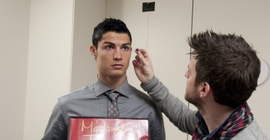 An artist works on the wax figure of football star Cristiano Ronaldo, Istanbul, Türkiye, Nov. 29, 2022. (Photo courtesy of Merlin Entertainments)