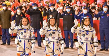 Taikonauts Fei Junlong (R), Deng Qingming (C), and Zhang Lu of the Shenzhou-15 manned space mission wave during a see-off ceremony at the Jiuquan Satellite Launch Center in Jiuquan, China, Nov. 29, 2022. (EPA Photo)