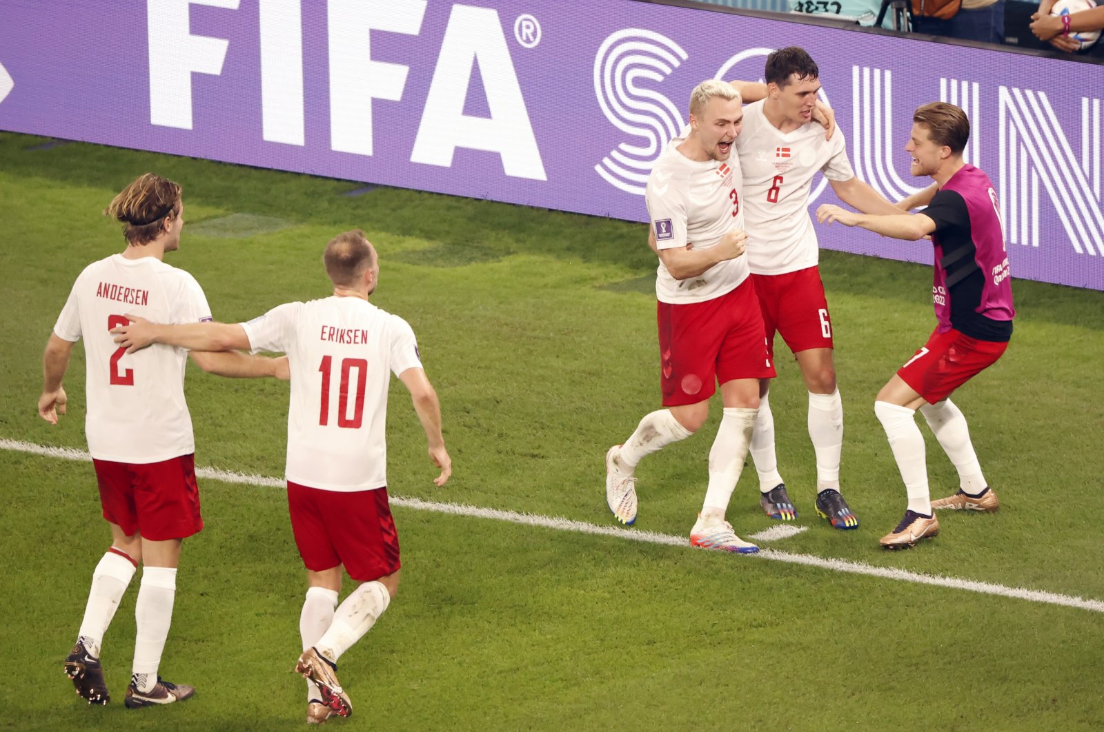 Denmark yang menghindari gol bermain dengan percaya diri Australia dalam pertandingan pemenang-mengambil-semua