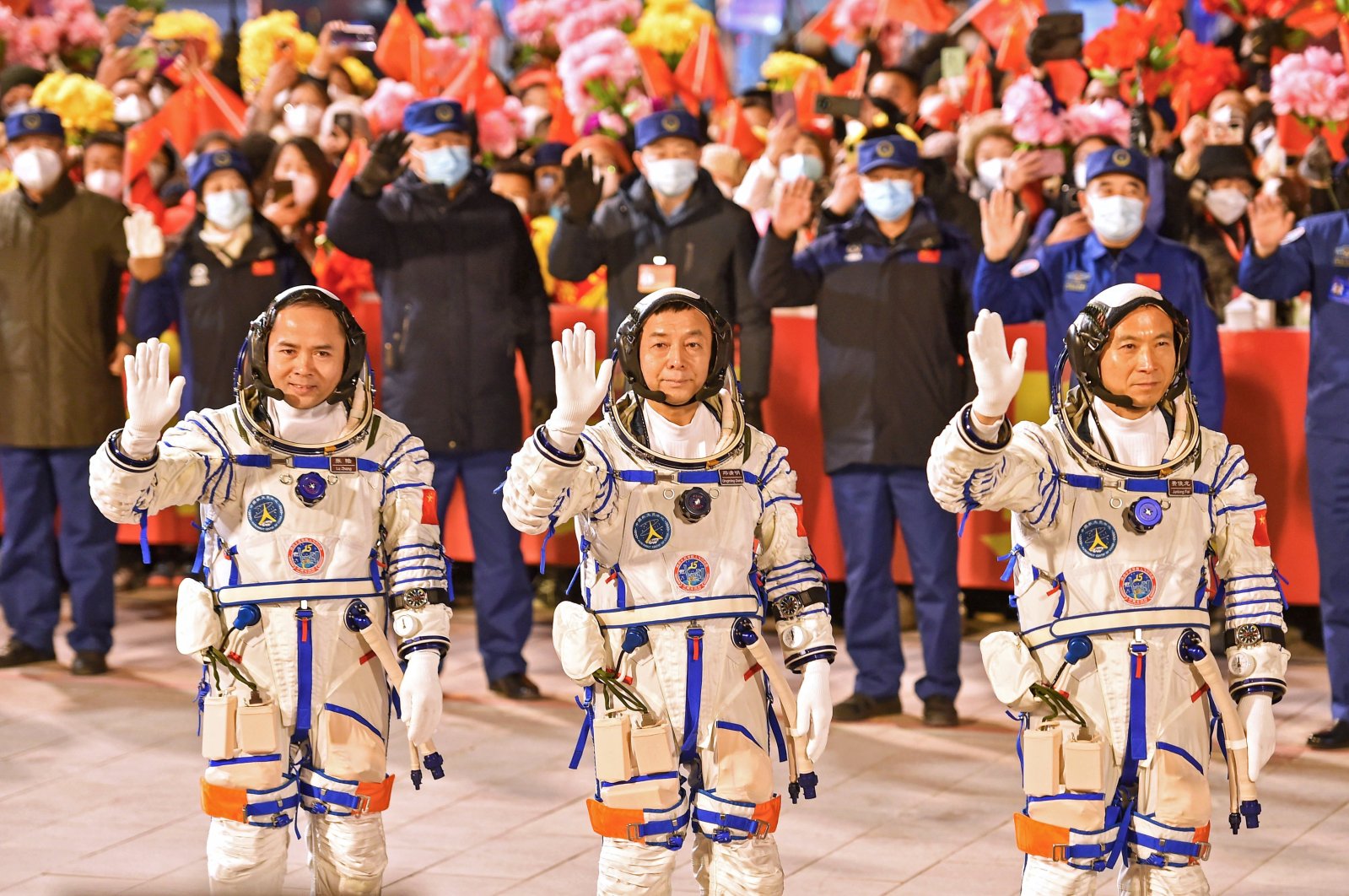 Taikonauts Fei Junlong (R), Deng Qingming (C), and Zhang Lu of the Shenzhou-15 manned space mission wave during a see-off ceremony at the Jiuquan Satellite Launch Center in Jiuquan, China, Nov. 29, 2022. (EPA Photo)