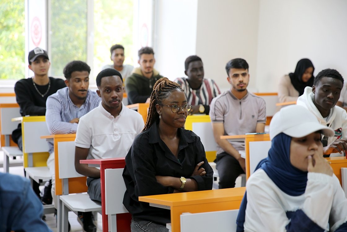 Students taking a language course at the Turkish Teaching Research and Application Center (TÖMER) at Sivas Cumhuriyet University, Sept. 30, 2022. (AA Photo)