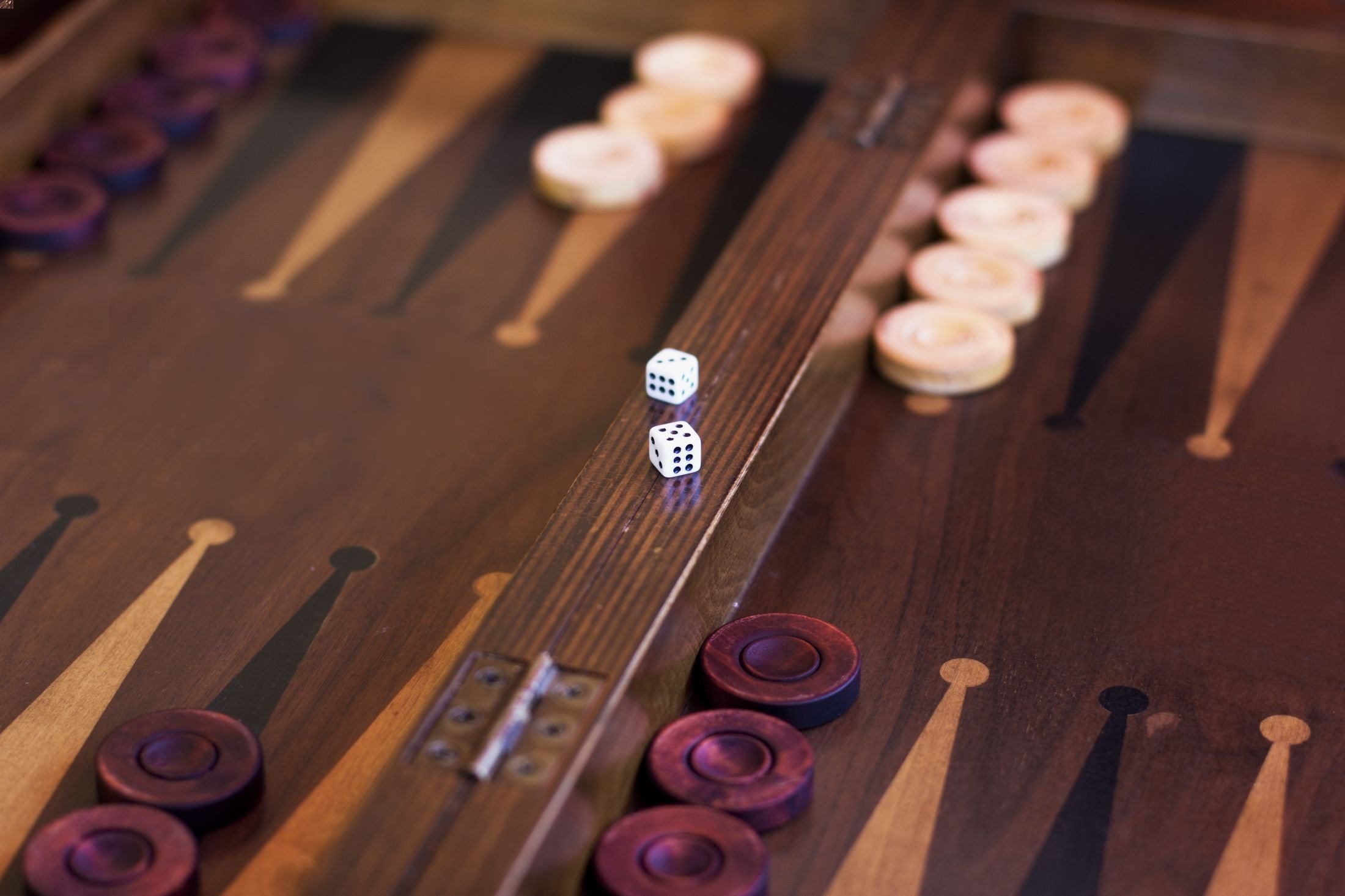 Backgammon benar-benar cara yang bagus untuk menghabiskan beberapa jam untuk mengangkat semangat, melepaskan ketegangan dan membangkitkan tawa terutama di musim dingin.  (Foto Shutterstock)