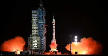 A Long March-2F carrier rocket, carrying the Shenzhou-15 spacecraft with three astronauts, lifts off from the Jiuquan Satellite Launch Center in Gansu Province, China, Nov. 29, 2022. (AFP Photo)